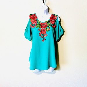 HP🎉Peca’s Open Shoulder With Floral Neckline Top